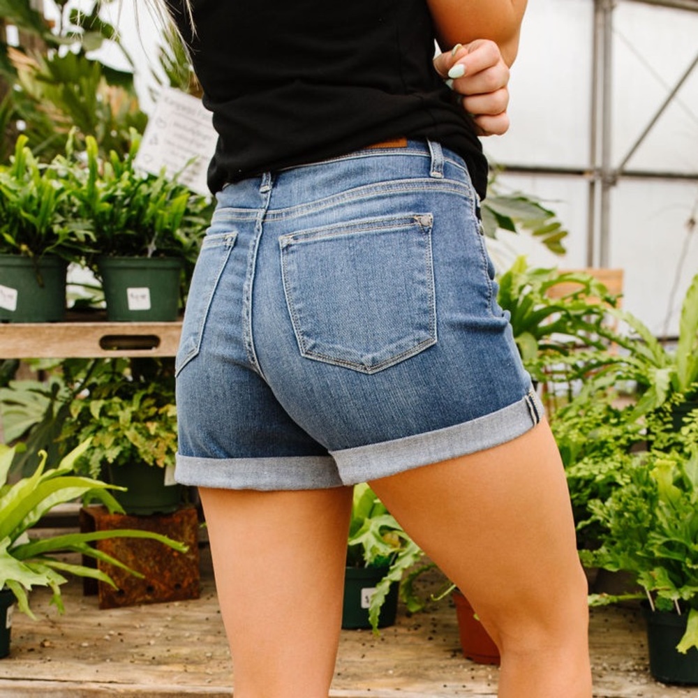 Judy Blue On the Fly Medium Wash Shorts - Picture 6 of 12
